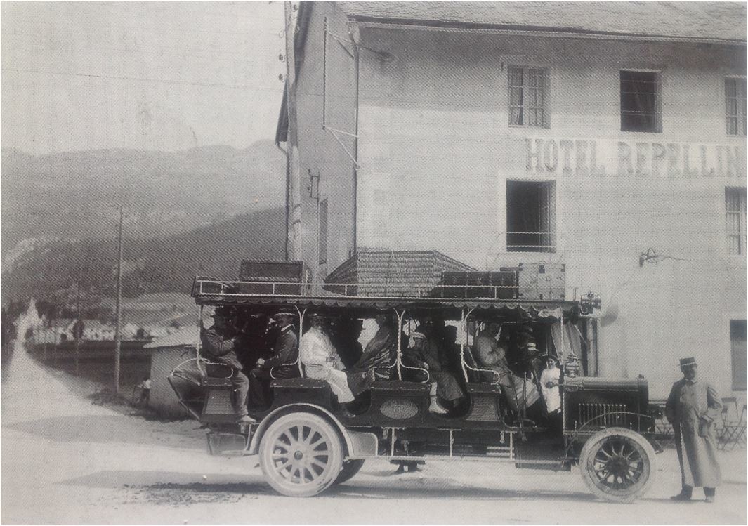1911 - Autocar entre Villard-de-Lans et Grenoble, halte à Lans, 1911