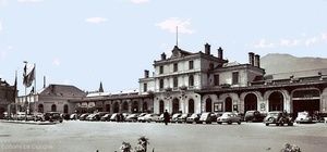 Voitures garées devant la Gare 1959