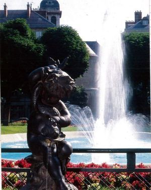 Fontaine et statue place victor hugo 1980