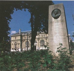 Monument place de verdun 1997