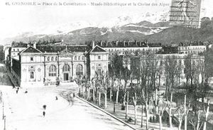 Vue panoramique place verdun (consitution) et le musée 1880