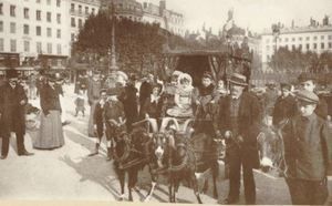 La voiture aux chèvre place bellecour 1915