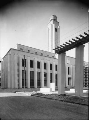 L'Hôtel de ville de Villeurbanne et la pergola 1930