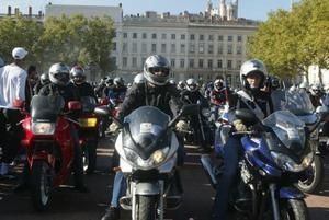 Manifestation de la fédération française des motards en colère place Bellecour 2004