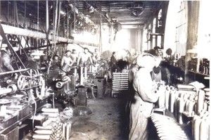 Intérieur des usines Neyrpic 1956