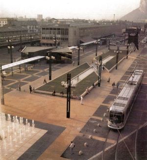 Parvis de la gare et tramway Grenoble 1998