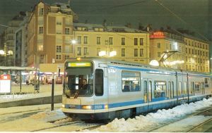 Le tramway de la ligne B en gare de Grenoble, en hiver 1994