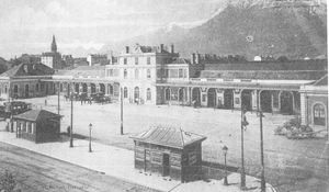 Place de la gare, le Moucherotte et les arrêts de tramways 1905