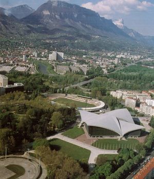 Vue aérienne du stade des alpes et du palais des sports 1988