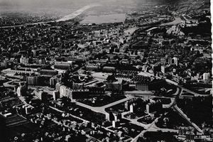 Vue aérienne du centre de Grenoble 1951