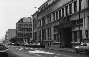 La facade des usines Cemoi 1995