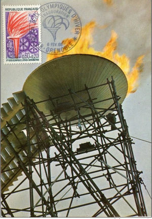 La flamme olympique brûle à Grenoble 1968