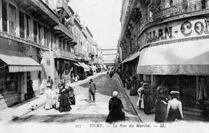 La rue du marché de Vichy 1920