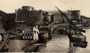 Le chateau de Brest, devenu musée de la marine 1904