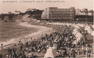 La grande plage et l'hotel du palais 1909