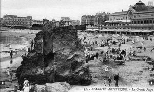 La grande plage et ses rochers 1899