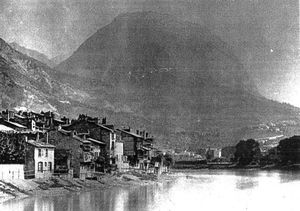 Grenoble, le quai Perrière avant la construction des quais (1860) 1880
