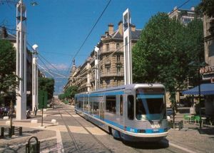 Le tramway quitte la station Alsace Lorraine 2002