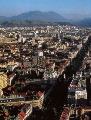 Vue sur le cours jean jaures et le centre de Grenoble depuis les hauteurs 1996