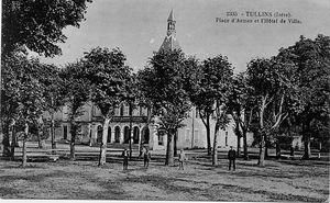 Tullins, le parc et l'hotel de ville 1903