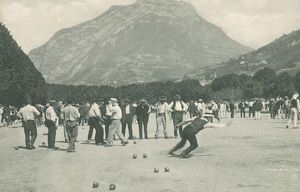 Joueurs de boule sur l'esplanade, début du XX° siècle 1892