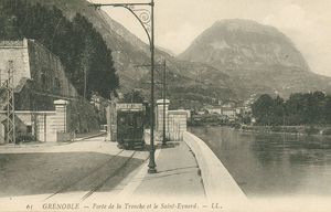 Les quais, le tramway, la porte vers la tronche et le saint Eynard 1900