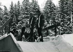 Saut à ski depuis le tremplin de Saint Nizier durant les JO de 68 1968