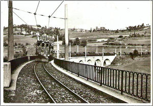 Le train chargé de charbon repart de la Motte d'Aveillans 1910