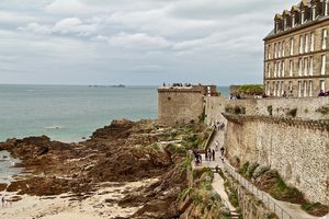 Saint Malo, les remparts et la tour notre dame 2017