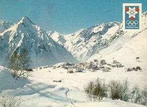 Vue panoramique sur le village carte postale olympique 1967