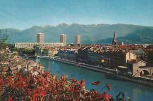 Grenoble, vue panoramique depuis le Jardin des Dauphins 1963