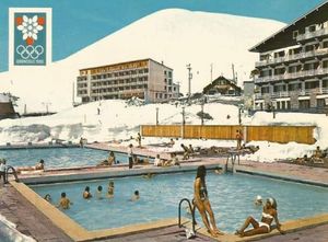 Dolce Vita à la piscine découverte de l'Alpe d'Huez 1968