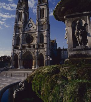La fontaine et l'église st Bruno 1984