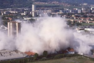 Démolition de la tour A de la cité des Tritons 1988