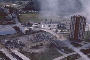 Gravats des tours de la cité des Tritons après la démolition 1988