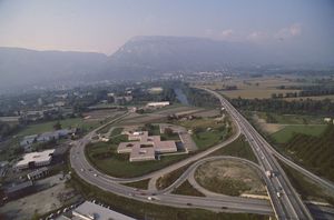 Vue panoramique sur l'université de Grenoble Alpes et Meylan 1985