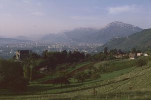Chateau de Bouquéron avec vue sur Grenoble 1985