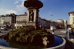 La Fontaine Charles X du centre ville de Voiron 1984