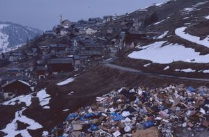 Dépôt d'ordure devant St Véran 1982