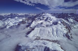 La station des deux alpes et les massifs de l'Oisans 1984