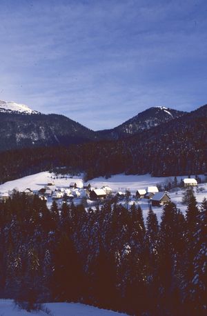 Le village de Saint Hugues enneigé 1986