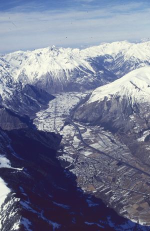 Vue aérienne de la vallée de l'Oisans 1984