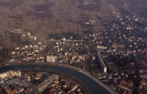 Vue aérienne de l'île Verte à Grenoble 1984