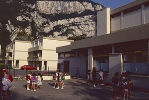 La cour de récréation de l'école primaire des pies 1992