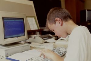 Découverte de l'ordinateur à l'école des pies 1992