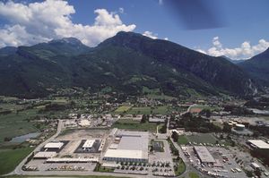 Vue aérienne de la zone industrielle du Fontanil Cornillon 1988