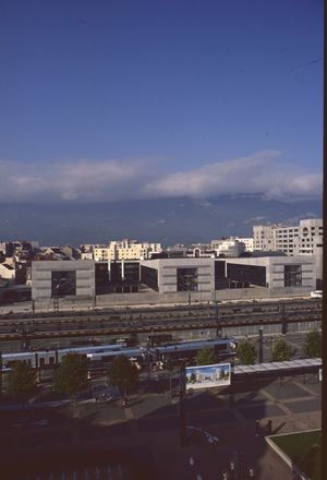 La place de la gare avec vue sur Europole 1984