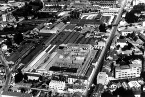 Vue aérienne des usines Neyrpic et la biscuiterie Brun 1950