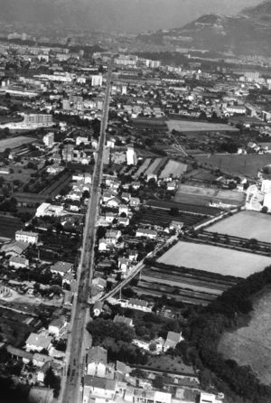 Vue aérienne de l'agglomération grenobloise 1980