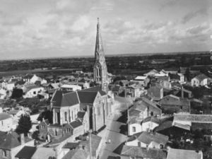 L'église et le Bourg 1950